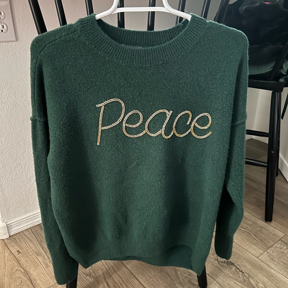 Vince Camuto Green Sweater with Peace gold